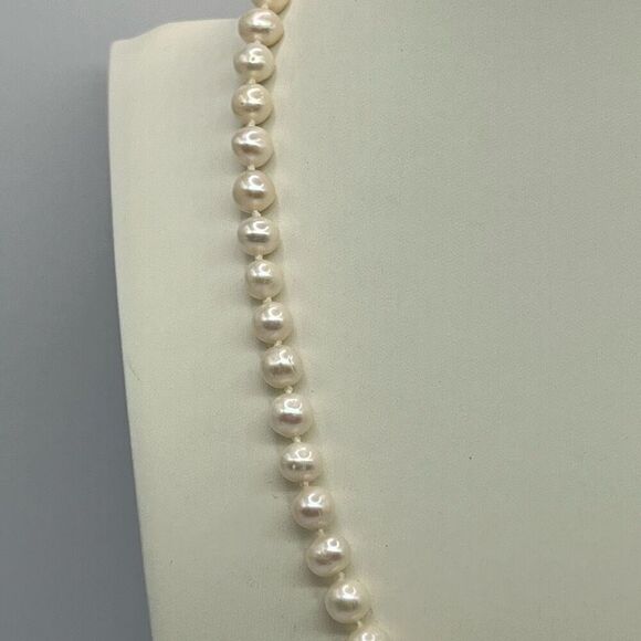 Pearl 2 PC set Earrings Necklace 7-8 mm GoldTone Classic Heritage VTG 80’s - Picture 4 of 6